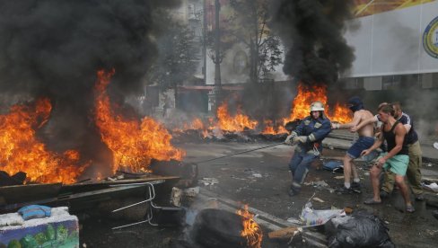 MRAČNE NAMERE: Čanak priželjkuje ukrajinski scenario za Srbiju (FOTO) MRAČNE NAMERE: Čanak priželjkuje ukrajinski scenario za Srbiju (FOTO)