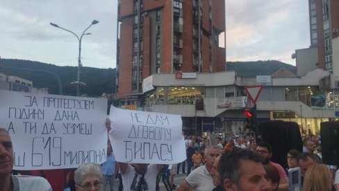 DRAGAN ĐILAS NA SVE NAČINE POKUŠAVA DA U POTPUNOSTI PREUZME PROTESTE