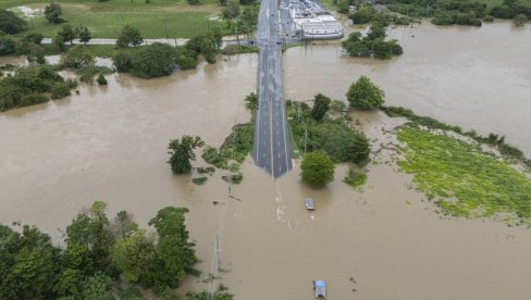 AMERIKA U MRAKU: Na desetine hiljada korisnika ostalo bez struje - Situacija je veoma neprijatna...