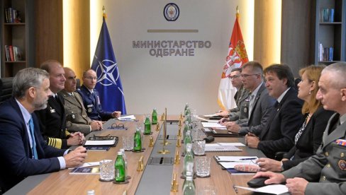 SRBIJA OSTAJE POSVEĆENA MIRNOM REŠAVANJU SVIH PITANJA KROZ POLITIČKI DIJALOG:  Gašić na sastanku sa komandantom Komande združenih snaga NATO