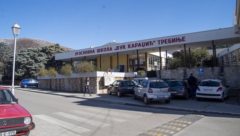 U TREBINJSKIM OSNOVNIM ŠKOLAMA ZADOVOLJNI UPISOM U klupama 306 prvačića