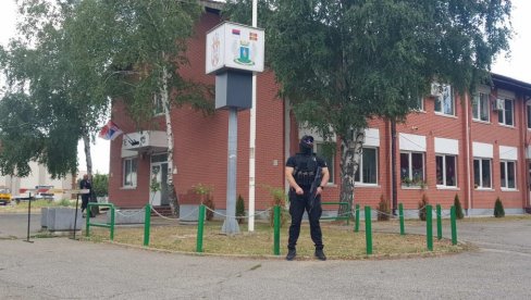 ВУЧИЋ ДАО РЕЧ: Наставићемо да помажемо Србе са Косова и Метохије, веома сам забринут за њих