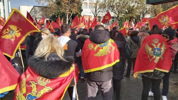 КОМИТАМА СМЕТА КРСТ: Противе се подизању симбола који, сматрају, обележава почетак обнове Његошеве капеле, најавили скуп