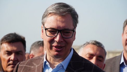 PREDSEDNIK VUČIĆ OBILAZI DESTILERIJU TIM