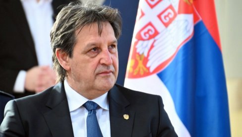МИНИСТАР ГАШИЋ: Понош да одговори зашто је уништавао Војску Србије