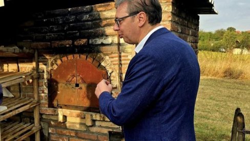 VUČIĆ U ETNO-SELU TRŠIĆ: Teku pripreme za večeru sa našim dragim prijateljima, ambasadorima arapskih zemalja VUČIĆ U ETNO-SELU TRŠIĆ: Teku pripreme za večeru sa našim dragim prijateljima, ambasadorima arapskih zemalja