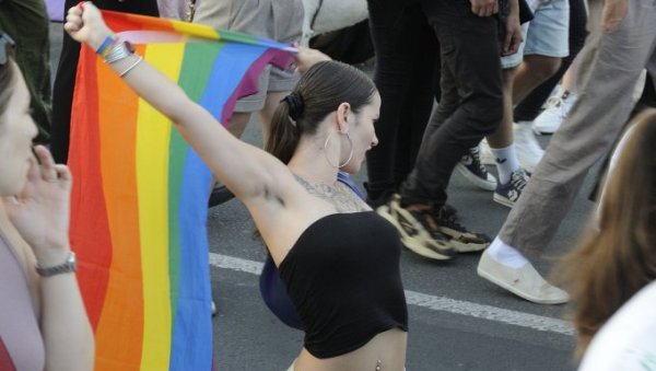 ШЕТЊА МОЖЕ ДОВЕСТИ ДО ПАСИВНИХ ЖРТАВА: Мађарска полиција забранила одржавање Параде поноса у Будимпешти ШЕТЊА МОЖЕ ДОВЕСТИ ДО ПАСИВНИХ ЖРТАВА: Мађарска полиција забранила одржавање Параде поноса у Будимпешти