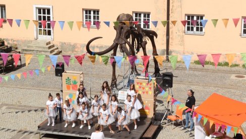 U KIKINDI PROSLAVILI 18 ROĐENDAN MAMUTICE KIKE: Narodni muzej organizovao „Mamutfest“ (FOTO)