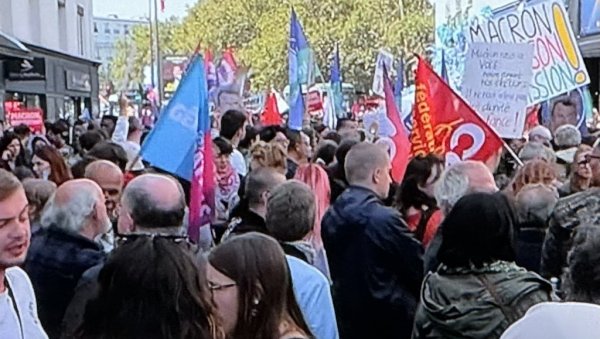 ЛЕВИЧАРИ ПРАВДУ ТРАЖИЛИ НА КАЛДРМИ: Широм Француске одржани протести против именовања Мишела Барнијеа за премијера