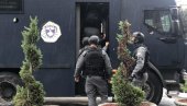 ПОЗНАТО КО ЈЕ СРБИН УХАПШЕН НА МЕРДАРУ! Породици неће да дају да разговара са ањима