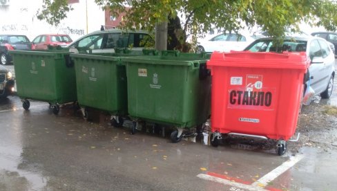 KREĆE RECIKLAŽA STAKLA: Postavljeno šest crvenih kontejnera