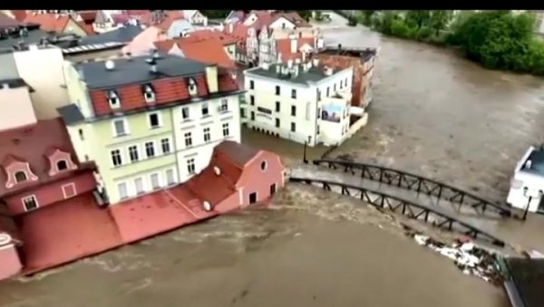 АПОКАЛИПСА НА ДЕЛУ: У Чешкој вода носила све пред собом, а након поплава појавила се смртоносна заразна болест (ВИДЕО)