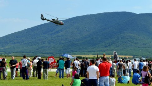 LEPA VEST ZA VRŠČANE I LJUBITELJE AVIONA: Aero-mitinzi će se na aerodromu u Vršcu održavati svake druge godine (FOTO)