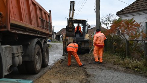 ZATVOREN PUT SVILAJNAC – MEDVEĐA: Postavlja se završni sloj asfalta