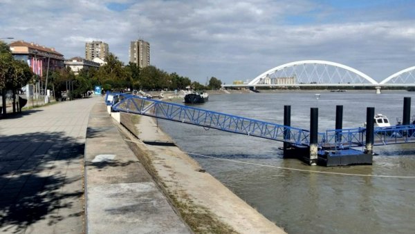 НОВА ГОДИНА У НОВОМ САДУ ПОЧЕЛА ХЕРОЈСКИМ ЧИНОМ: Професор скочио у Дунав и спасио девојку која се давила