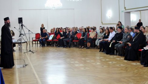 PUT PODVIGA SA PRIZRENOM U DUŠI: Obeleženo 20 godina rada Društva prijatelja manastira Svetih arhangela kod Prizrena