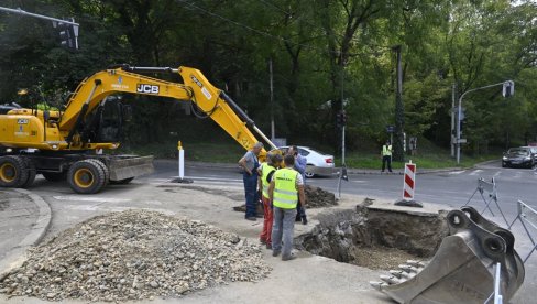 ДРАЈЗЕРОВОМ У ТРИ ТРАКЕ ОД ПРОЛЕЋА: Обнова цевовода у једној од најфреквентнијих улица на Савском венцу