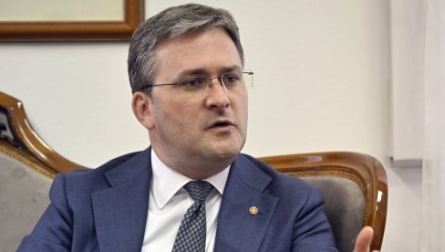 POVRAĆATI PO DRŽAVNOJ ZASTAVI... JADNO, BEDNO, ŽALOSNO! Selaković: Ova predstava nam daje još jači motiv da se borimo za Srbiju