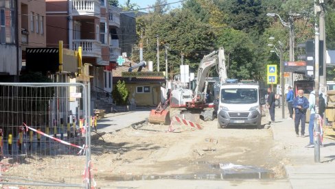 GUŽVE PO ČITAVOM BEOGRADU: Zbog radova ogromni zastoji oko Kumodraške, u ulici kod Bogoslovije, zatvorena i Drajzerova (FOTO)