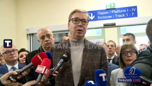 VUČIĆ U SUBOTICI: Predsednik obilazi završne radove na staničnoj zgradi Železničke stanice (VIDEO)