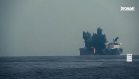 TRAŽE SPAS U VEZAMA SA KINOM I RUSIJOM: Brodovi na Crvenom moru se lažno predstavljaju kao bi izbegli napade
