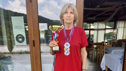 KUGLANJE JE MOJ ŽIVOT: Milanka Petrović (75) iz Jagodine, najstarija kuglašica u Pomoravskom okrugu