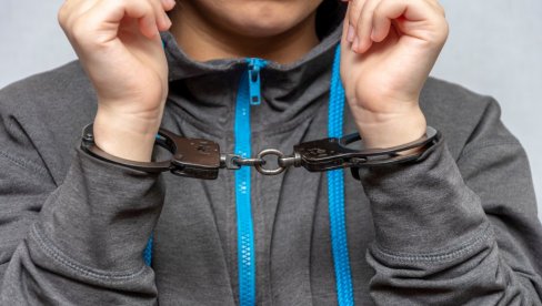 POLICAJCI UHAPSILI ALBANSKOG DOKTORA: Nisu mogli da veruju šta su mu pronašli u torbi (FOTO)