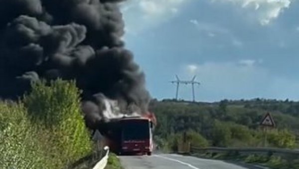 ГОРИ АУТОБУС НА ПУТУ СМЕДЕРЕВО-МАЛО ОРАШЈЕ:  Није познато да ли је неко повређен