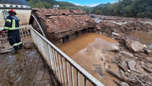 NOVSKI VATROGASCI  VRATILI SE IZ JABLANICE: Tamo više nema uslova za život