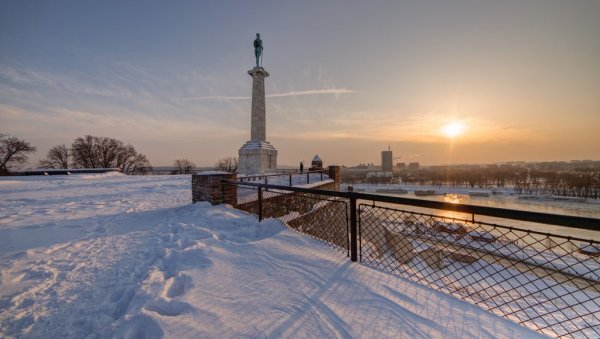 ЕВО КАДА СНЕГ СТИЖЕ У НИЖЕ ПРЕДЕЛЕ: Најновија врмененска прогноза за Србију