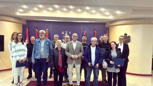KULJANI UZ PORODICE PALIH BORACA I RATNE VOJNE INVALIDE IZ ORUŽANIH SUKOBA KRAJEM PROPLOG VEKA Zakupci postali vlasnici stanova KULJANI UZ PORODICE PALIH BORACA I RATNE VOJNE INVALIDE IZ ORUŽANIH SUKOBA KRAJEM PROPLOG VEKA Zakupci postali vlasnici stanova