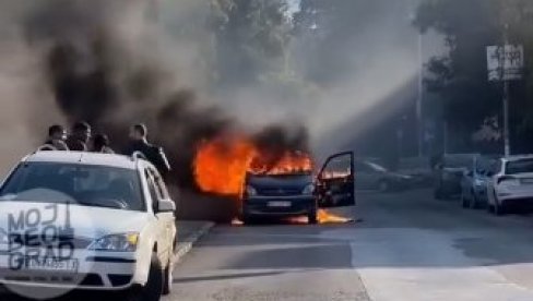 VELIKI POŽAR KOD TRŽNOG CENTRA U BEOGRADU: Vatrogasne ekipe na terenu (VIDEO)