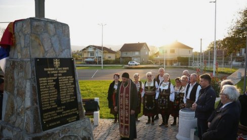 САЧУВАНО СЕЋАЊЕ: У Подунавцима код Врњачке Бање откривена Спомен-чесма