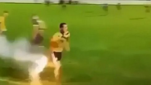 UŽASNA SCENA: Fudbaler ostao bez prsta zbog navijača! (FOTO) UŽASNA SCENA: Fudbaler ostao bez prsta zbog navijača! (FOTO)