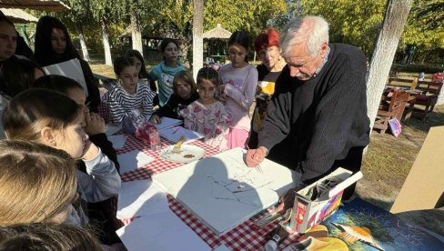 МАЛА ШКОЛА НАИВНОГ СЛИКАРСТВА: Едукативни пројекат за зрењанинске основце у Белом Блату (ФОТО)