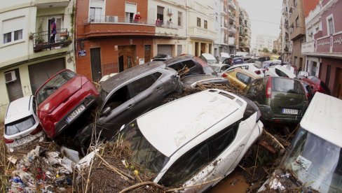 KATAKLIZMA U ŠPANIJI: Voda porasla na tri metra - poplave odnele 63 života (FOTO)