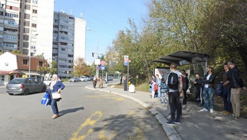 GUŠE DIM IZ BARAKA I ROŠTILJNICA:  Žitelji Braće Jerković već duže vreme izloženi neprijatnim mirisima na okretnici autobusa 26