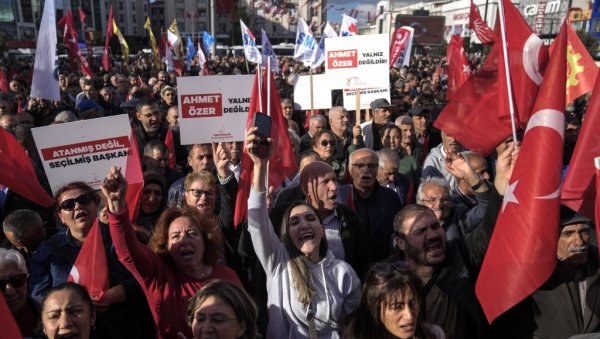 ПРОТЕСТ У ИСТАНБУЛУ: Ухапшен и смењен градоначелника из опозиције