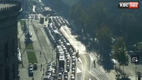 SAOBRAĆAJNI KOLAPS NA ULICAMA BEOGRADA: U ovim delovima grada najveće su gužve (FOTO)