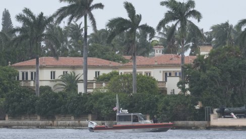 МУШКАРАЦ УБИЈЕН ИСПРЕД ТРАМПОВОГ ИМАЊА: Био опседнут Епстиновим досијеима