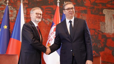 VUČIĆ RAZGOVARA SA FIJALOM: Češki premijer u poseti Srbiji - dočekao ga Vučević (FOTO)