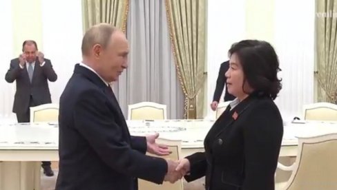 JEDAN MINUT JOJ NIJE PUSTIO RUKU: Svet priča o susretu Putina i Hui (VIDEO)