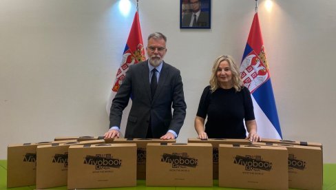 POMOĆ NAJSTARIJEM SRPSKOM GLASILU NA KIM: Računari uručeni za Panoramu-Jedinstvo