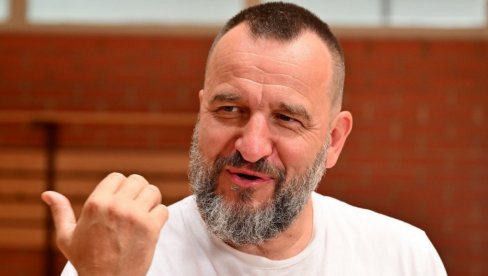 ЛЕПОТИЦА НЕСВАКИДАШЊЕГ ИМЕНА: Ово је ћерка Ненада Јездића, кренула очевим стопама (ФОТО) ЛЕПОТИЦА НЕСВАКИДАШЊЕГ ИМЕНА: Ово је ћерка Ненада Јездића, кренула очевим стопама (ФОТО)