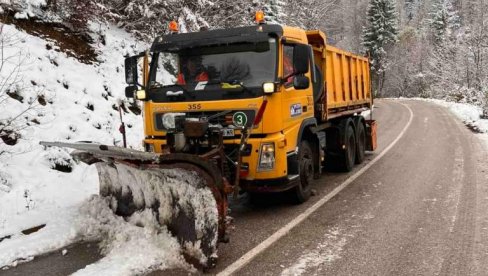ПУТЕВИ ПРОХОДНИ НА ЗАПАДУ СРБИЈЕ: Прете поледица и преостали снег