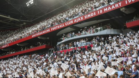 IZGUBIO TITULU U 99. MINUTU I URADIO - OVO: Evo šta je trener Ajaksa učinio nakon što je PSV-u poklonio šampionski pehar