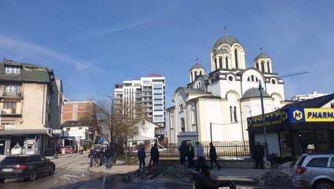 VERNICI SE VRAĆAJU SVETINJI U UROŠEVCU: Sve je više hodočasnika u Hramu Svetog kralja Uroša što  je podstaklo akciju za izgradnju gorionika