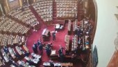 Понудити изборе: купити кокице и гледати