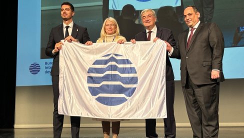 SRBIJI URUČENA EKSPO ZASTAVA U PARIZU: Ključni simbol domaćinstva jedne od najprestižnijih međunarodnih manifestacija (FOTO)