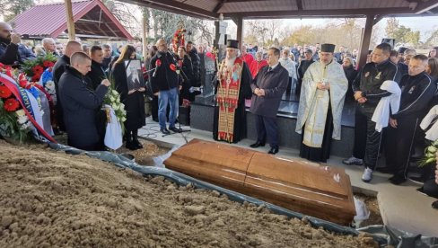 SAHRANJEN DRAGAN MARKOVIĆ PALMA: Od političara se oprostili sugrađani, kolege, estrada... (FOTO/VIDEO)